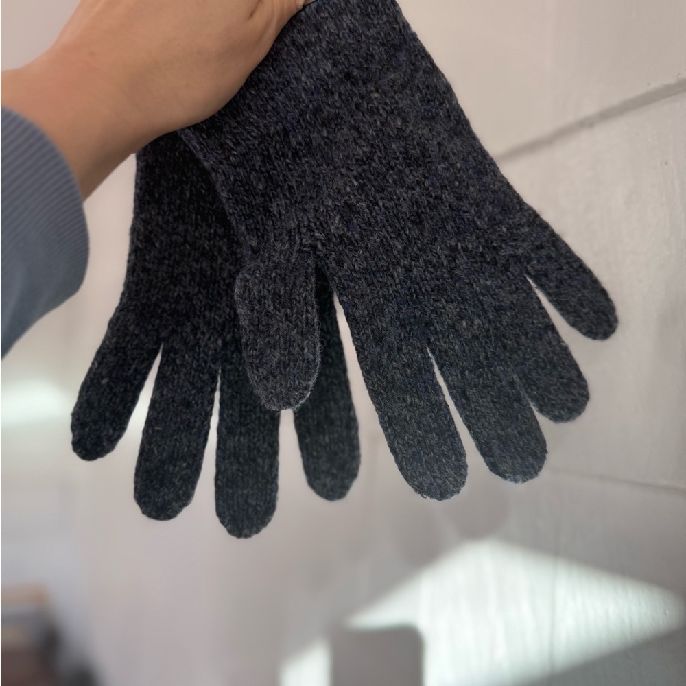 Dark Gray woven knit Wool winter gloves unisex women’s small medium like new - Picture 4 of 4